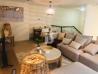 2 Bedroom Apartment for Sale in Al Marjan Island, Ras Al Khaimah - Waterfront Duplex Unit | Beach Access | Furnished