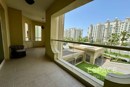 2 Bedroom Apartment for Rent in Palm Jumeirah, Dubai - Furnished | Low Floor | Vacant | Maids Room