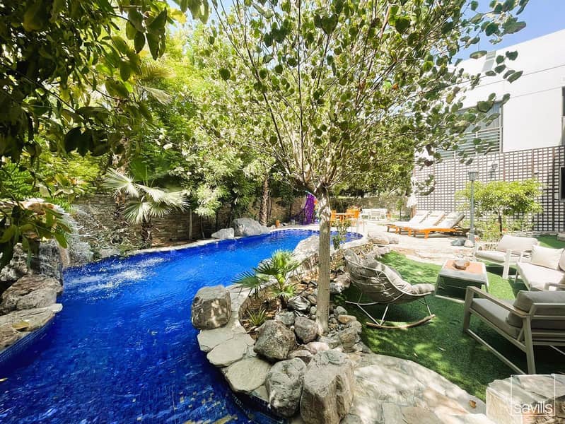 Luxurious 5BR Corner Villa | With Pool