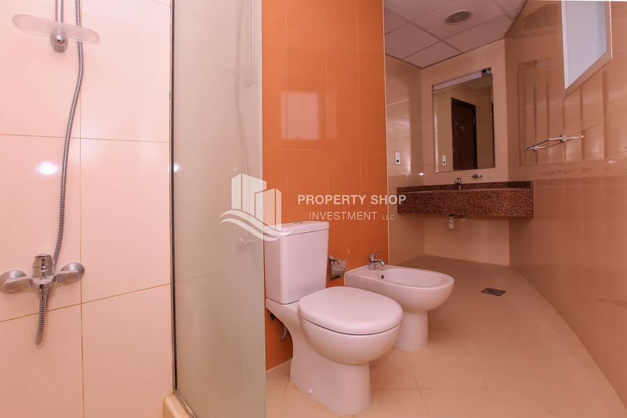 8 studio-apartment-abu-dhabi-al-reem-island-city-of-lights-hydra-avenue-bathroom-1. JPG