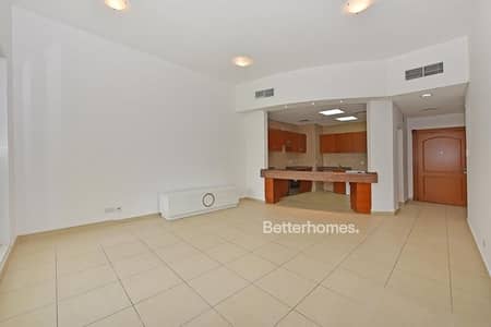 Open-Plan Kitchen | Garden View | Storage Open-Plan Kitchen | Garden View | Storage