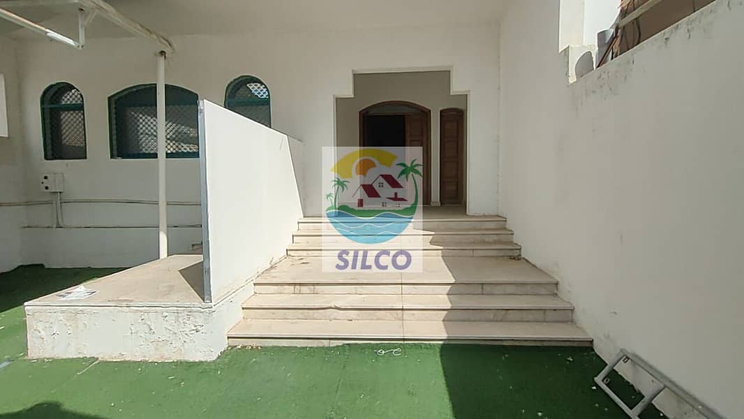 Luxurious 5BHK Villa with Garage and Balcony Luxurious 5BHK Villa with Garage and Balcony