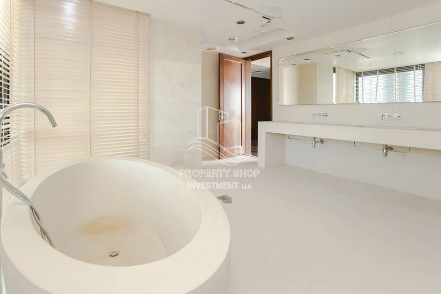 6 al-qurm-resort-abu-dhabi-bathroom (2). jpg