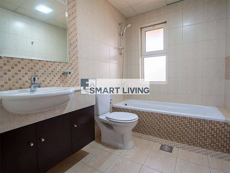 17 Marina_Atzert_Dubai_Real_Estate_Dubailand_The_Villa_Rent_Aldea_Shared_Bathroom. jpg