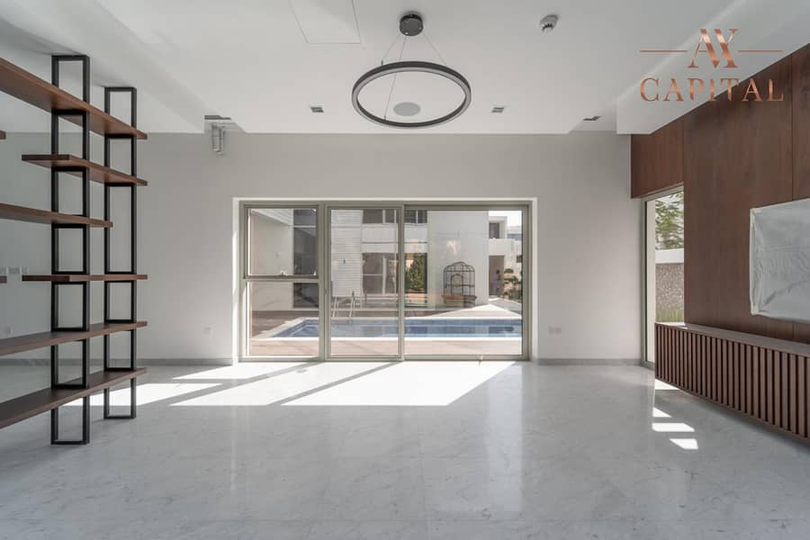 Modern 5 Bed Villa | Private Lift | Available