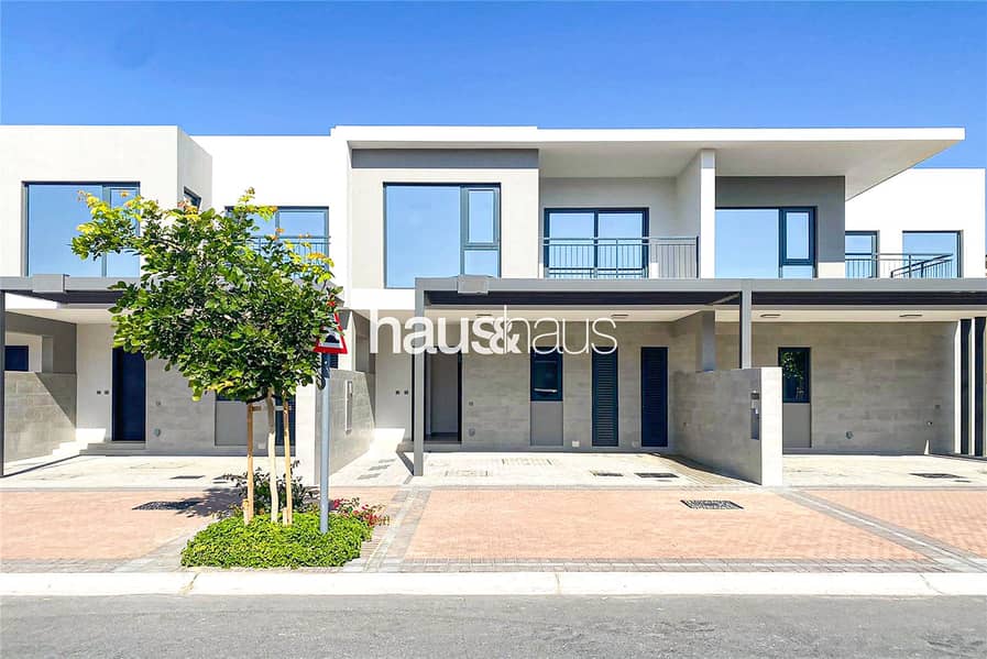 Fully Furnished | Bright and Modern | Landscaped