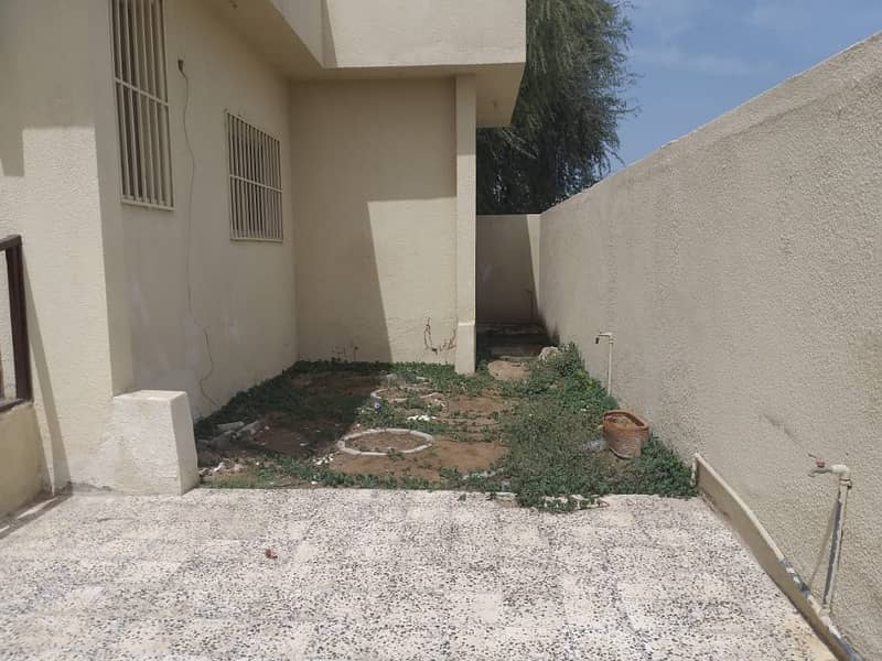 4 BHK single storey Villa with majlis, hall, kitchen, lawn area, 2 baths in Ramla area