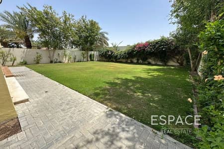 3 Bedroom Villa for Rent in Jumeirah Park, Dubai - Renovated | Furnished or Unfurnished | Available Now