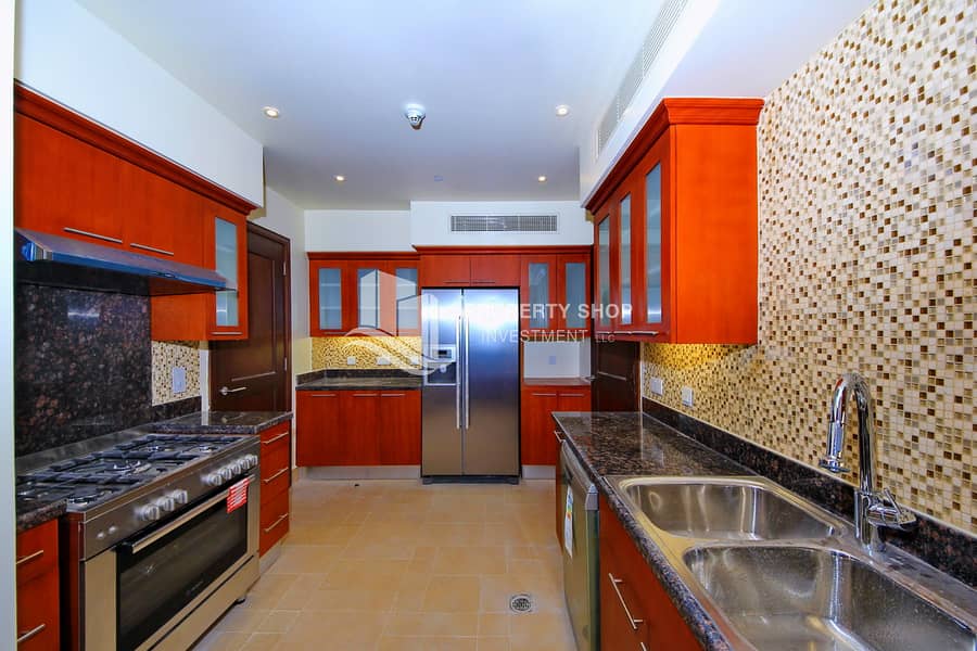 9 3-bedroom-apartment-abu-dhabi-saadiyat-beach-residences-kitchen. JPG