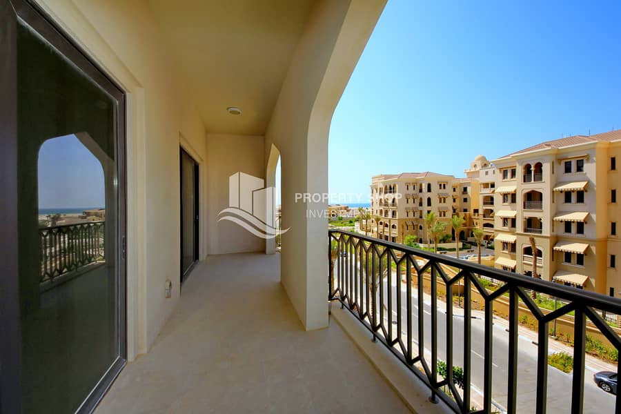 12 3-bedroom-apartment-abu-dhabi-saadiyat-beach-residences-terrace. JPG