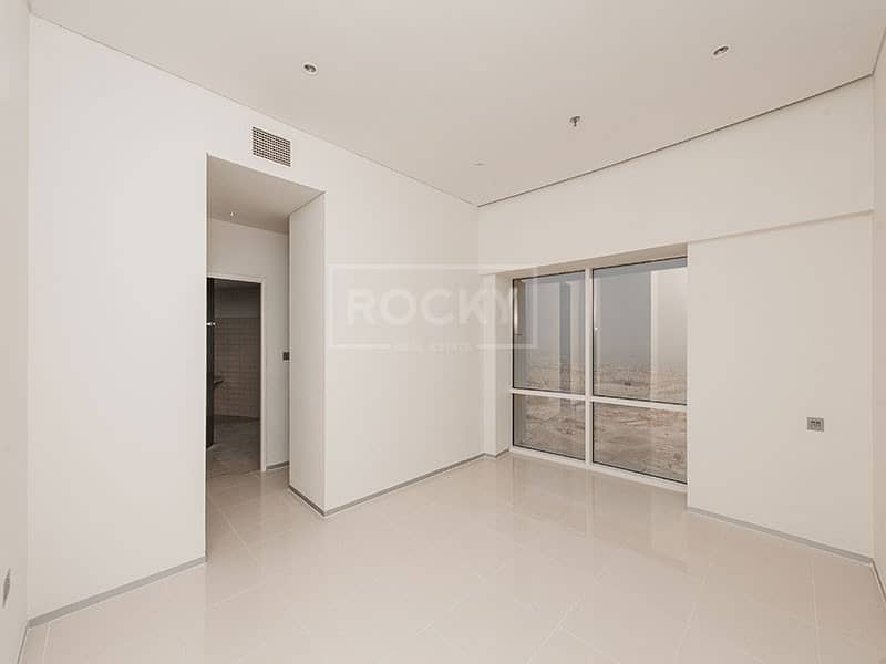 Spacious 2 Bed Apartment in Park Palace Tower