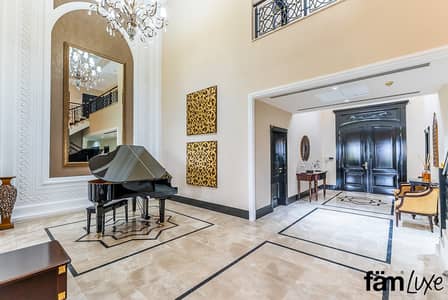 5 Bedroom Villa for Sale in Palm Jumeirah, Dubai - 5BR + Maids | Private Pool & Beach