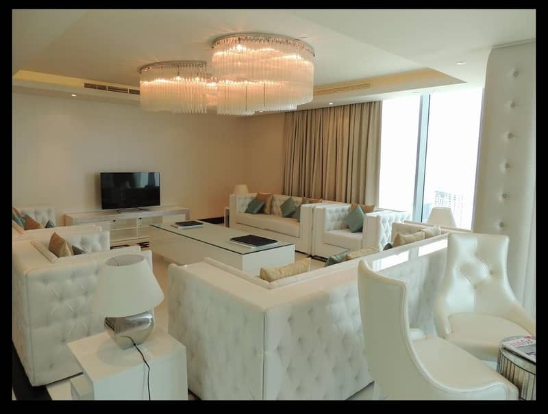 3 Bed pent house for rent in Downtown only in 200k