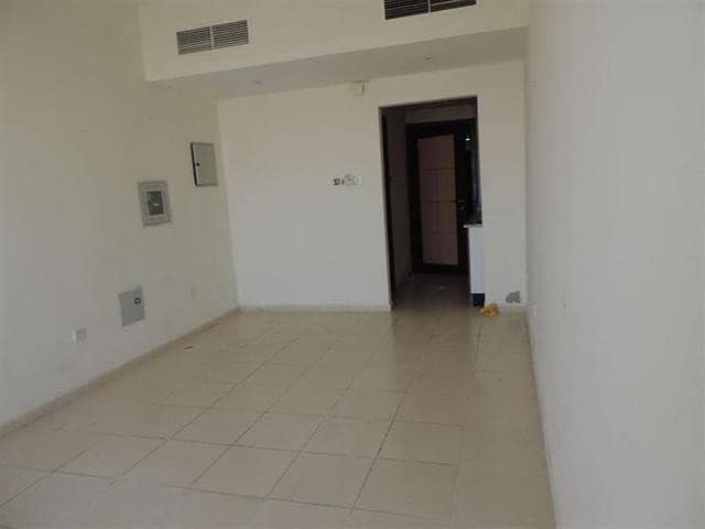 For rent a room and a lounge and 2 bathrooms separate kitchen overlooking the Ajman Creek