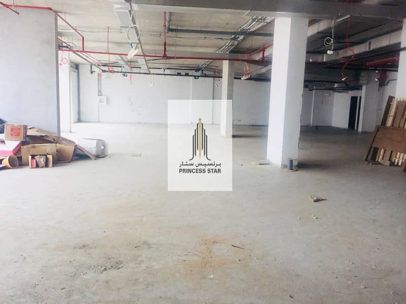 Offer of one large showroom available in Nad Al Hammer