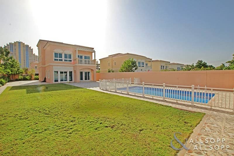 Swimming Pool | Great Location | Two Bed