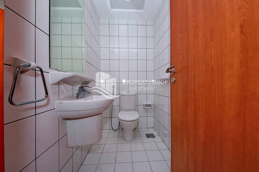 14 3-br-apartment-al-reem-island-shams-abu-dhabi-beach-tower-a-maids-bathroom. JPG