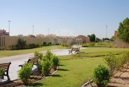 Spacious Villa with Pool - Great Layout! Spacious Villa with Pool - Great Layout!