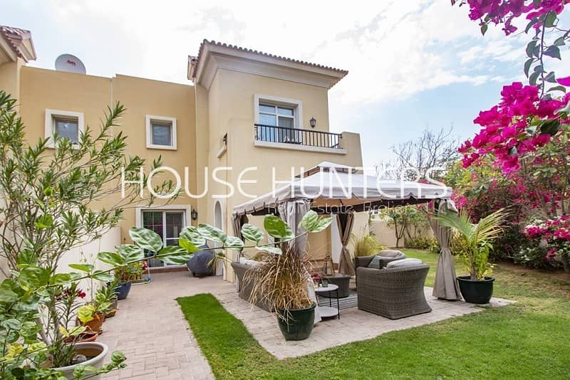 Beautiful Villa|Backing on pool and park