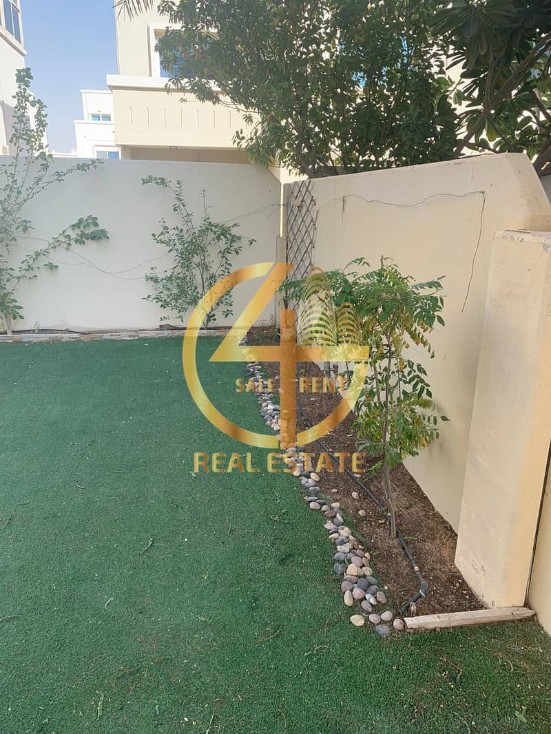 4 Bedroom Single Row Villa w/ Private Garden 4 Bedroom Single Row Villa w/ Private Garden