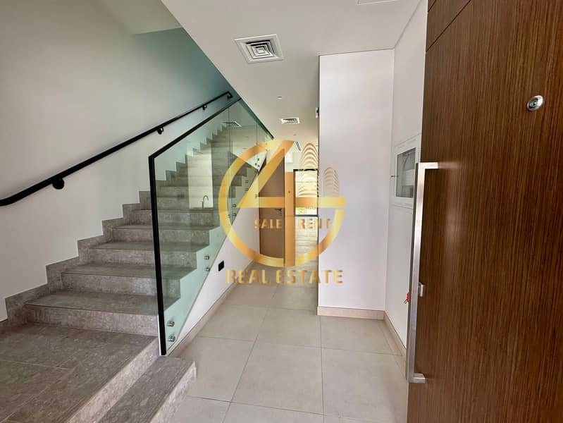 Single Row | Well-Maintained 2BR+M TH | Invest It Single Row | Well-Maintained 2BR+M TH | Invest It