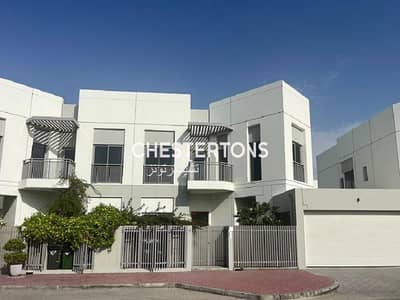 5 Bedroom Townhouse for Rent in Umm Suqeim, Dubai - Stunning Modern, Floor-to-Ceiling Windows