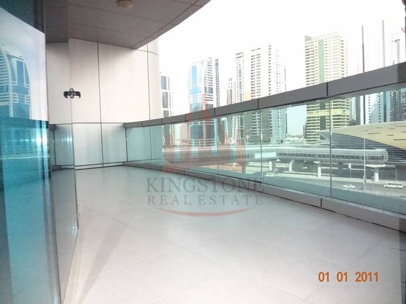 4 B/R Apt. in Horizon Tower Near Metro station