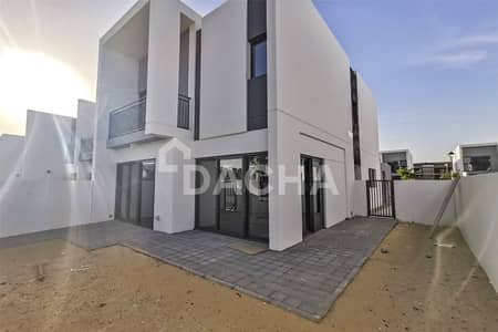 4 Bedroom Townhouse for Rent in Dubailand, Dubai - Modern | Ready June | Single row