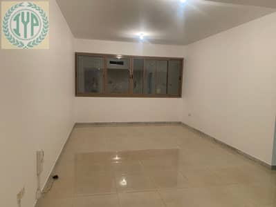 Spacious 1 BHK Available in Madinat Zayed Street
