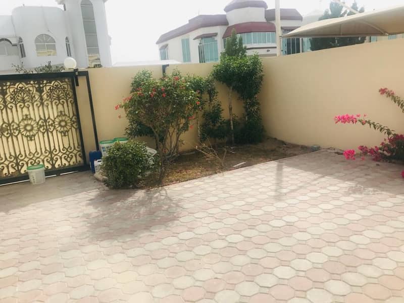 HUGE 4 BEDROOM VILLA FOR RENT IN JAFILIYA NEAR METRO FOR EXECUTIVE LADIES OR FAMILY AED 170,000 /yr