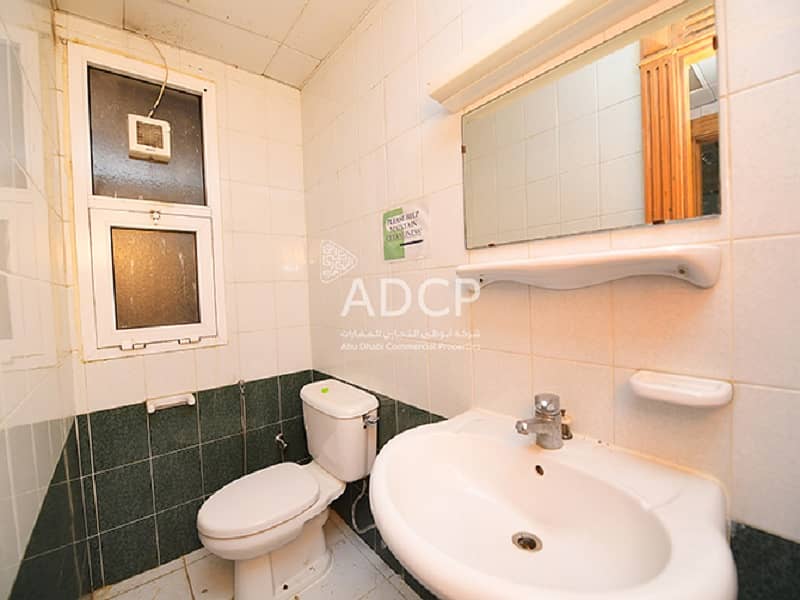 9 washroom. JPG