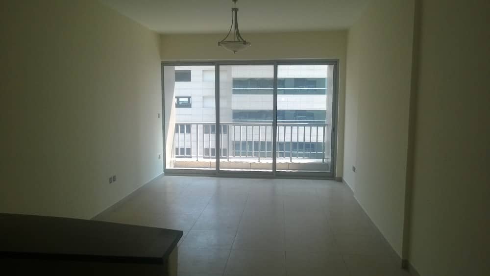 Hot Studio with balcony and pool at Al Nahyan
