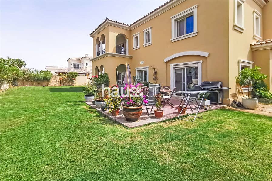 Great location | Large garden | Single row Great location | Large garden | Single row