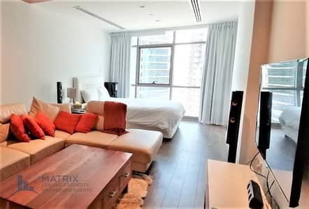 Large Studio I Upgraded Furniture I For Sale