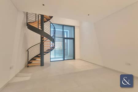 1 Bedroom Flat for Rent in Business Bay, Dubai - Loft Unit | Unfurnished | Luxury Living | Best Deal