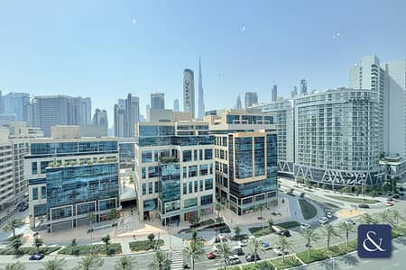 1 Bedroom Flat for Sale in Business Bay, Dubai - Vacant | Burj Khalifa View | Bright Apt