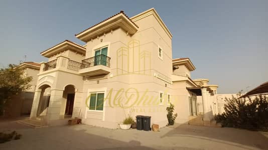 5 Bedroom Villa for Rent in Al Falaj, Sharjah - PHOTO-2024-05-20-17-17-01 (1). jpg
