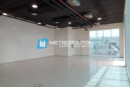 Showroom for Rent in Mussafah, Abu Dhabi - Spacious Showroom | With Pantry and Toilets