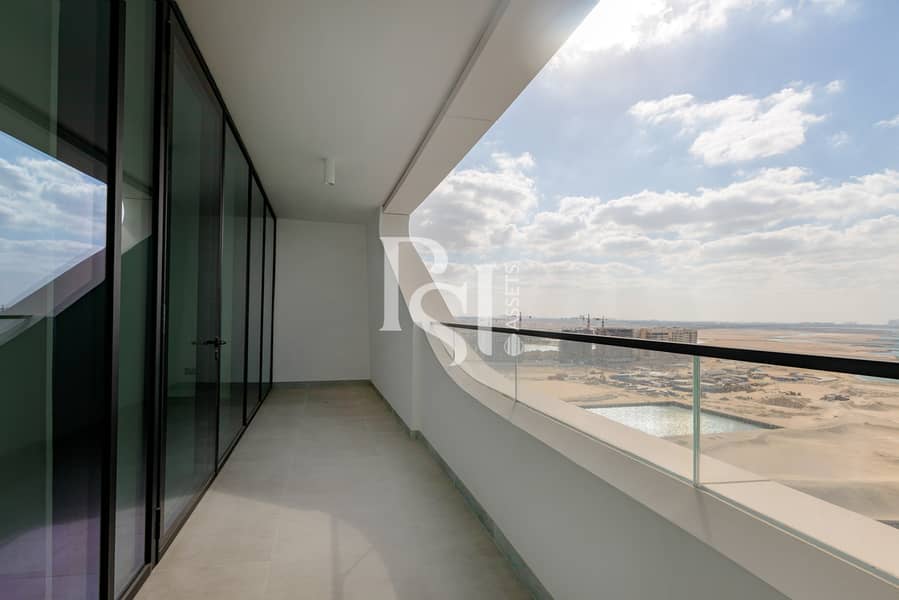 19 al-raha-beach-sail-tower-abudhabi-balcony-view (6). jpg