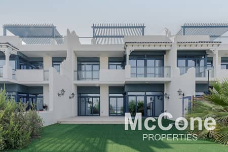 5 Bedroom Villa for Sale in Palm Jumeirah, Dubai - Beach Access | Vacant | Roof Terrace