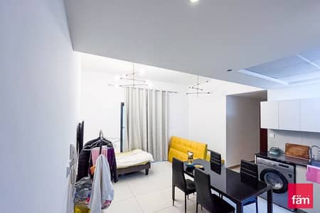 شقة 2 غرفة نوم للبيع في واحة دبي للسيليكون (DSO)، دبي - شقة في بن غاطي بوينت،واحة دبي للسيليكون (DSO) 2 غرف 850000 درهم - 9061628