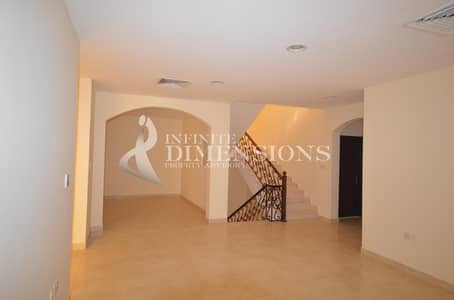 6BR+M Commercial Villa by the main road! 6BR+M Commercial Villa by the main road!