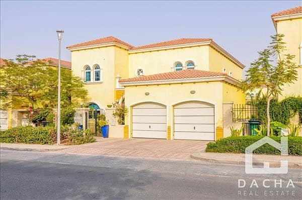 Beautiful 4 Bed Legacy Villa with Maint. Contract