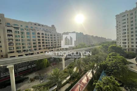 2 Bedroom Apartment for Sale in Palm Jumeirah, Dubai - Beautiful view | Park side | Quiet and Bright Unit