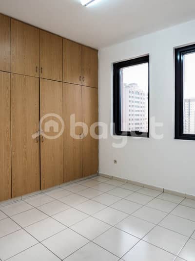 شقة في برج الجميرا شارع النجدة 1 غرف 48000 درهم - 3864588 شقة في برج الجميرا شارع النجدة 1 غرف 48000 درهم - 3864588