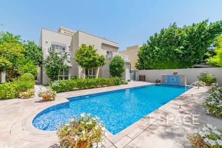5 Bedroom Villa for Rent in The Meadows, Dubai - Private Pool | Well Maintained | Upgraded