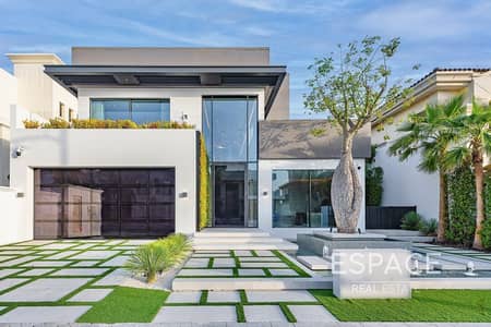 4 Bedroom Villa for Sale in Palm Jumeirah, Dubai - Exclusive | Fully Upgraded | Atrium Entry