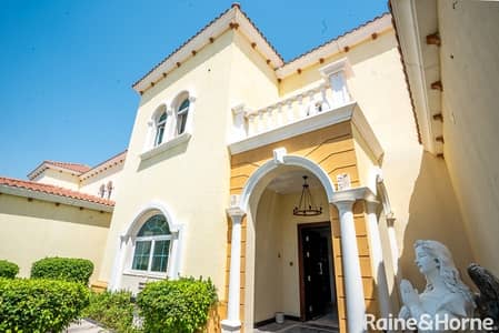4 Bedroom Villa for Rent in Jumeirah Park, Dubai - Luxurious Villa |With a pool| Spacious |With maids