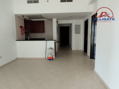 1 bedroom for Rent || Vacant || Few minutes walk from Metro Station