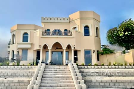 4 Bedroom Villa for Sale in Palm Jumeirah, Dubai - Vacant | Best Price | Skyline View